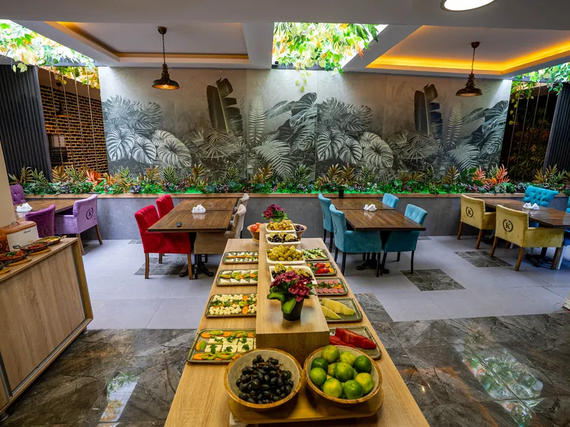 Breakfast Room 3